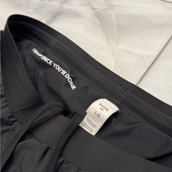 🆕 Rhone Extra Mile 5" Compression-Lined Lightweight Performance Running Shorts - Picture 4 of 5